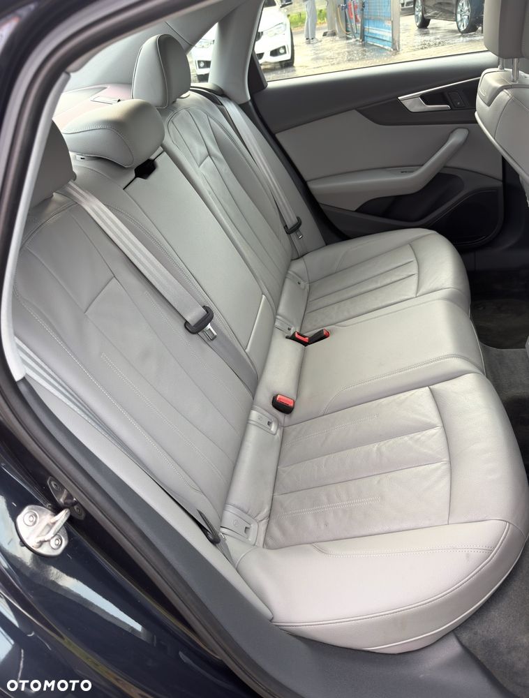 Audi A4 Limousine - 8