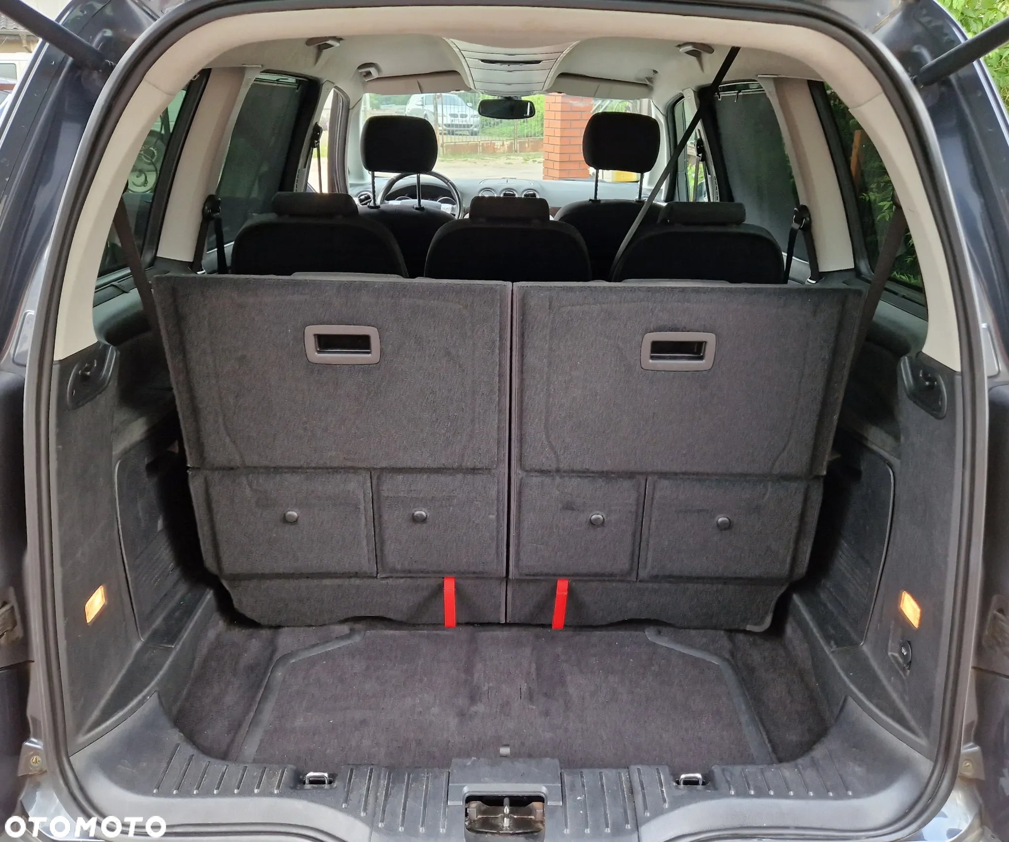 Ford Galaxy 2.0 TDCi Ghia - 21