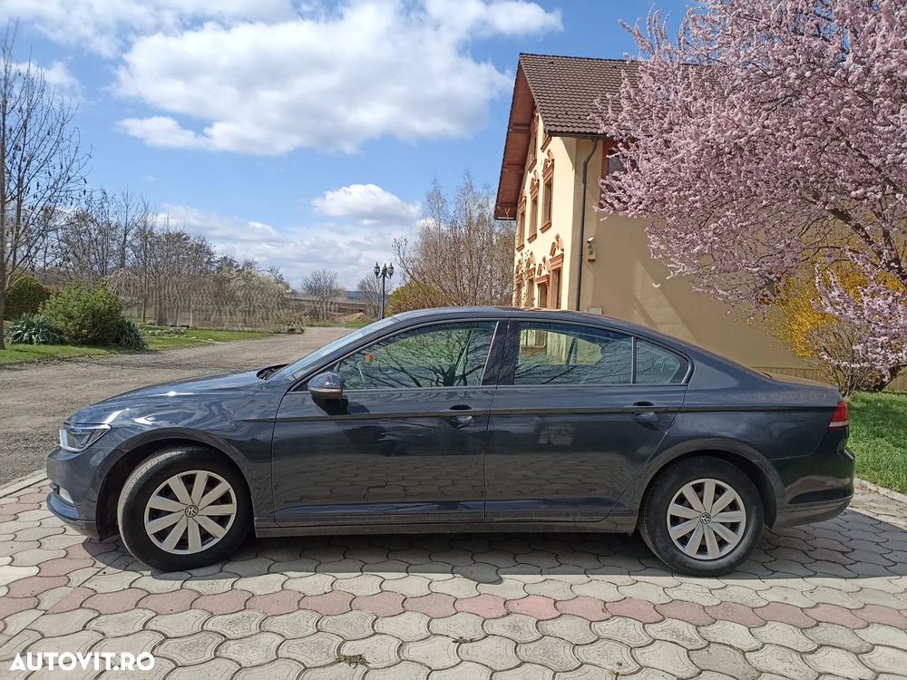 Volkswagen Passat - 1