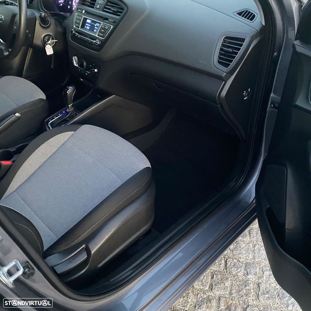 Hyundai i20 1.4 Comfort+P.Look+JLL16 AT - 31