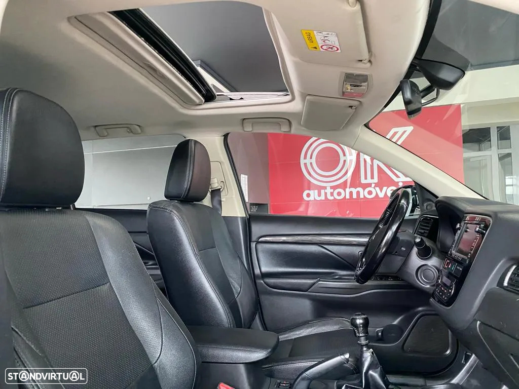 Mitsubishi Outlander 2.2 DI-D Intense - 35
