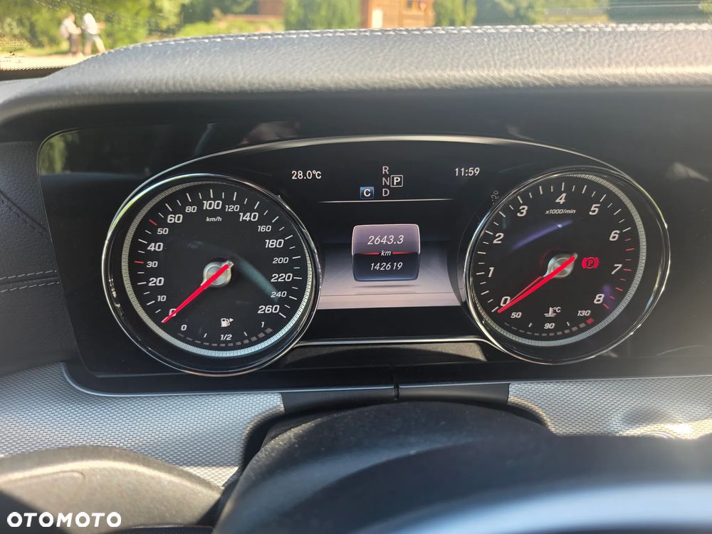 Mercedes-Benz Klasa E 200 4-Matic 9G-TRONIC - 12