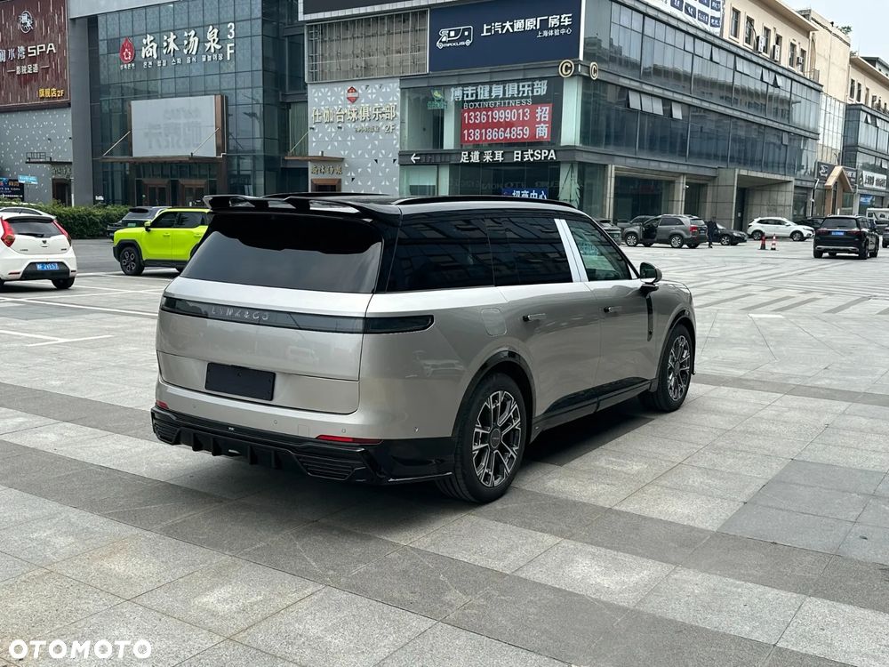 Lynk & Co 900 - 13