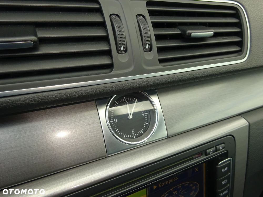 Volkswagen Passat - 12