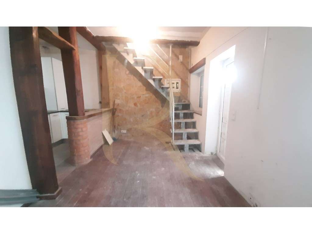 Apartamento remodelado T1 com sótão na Torre da Marinha - Grande imagem: 3/8