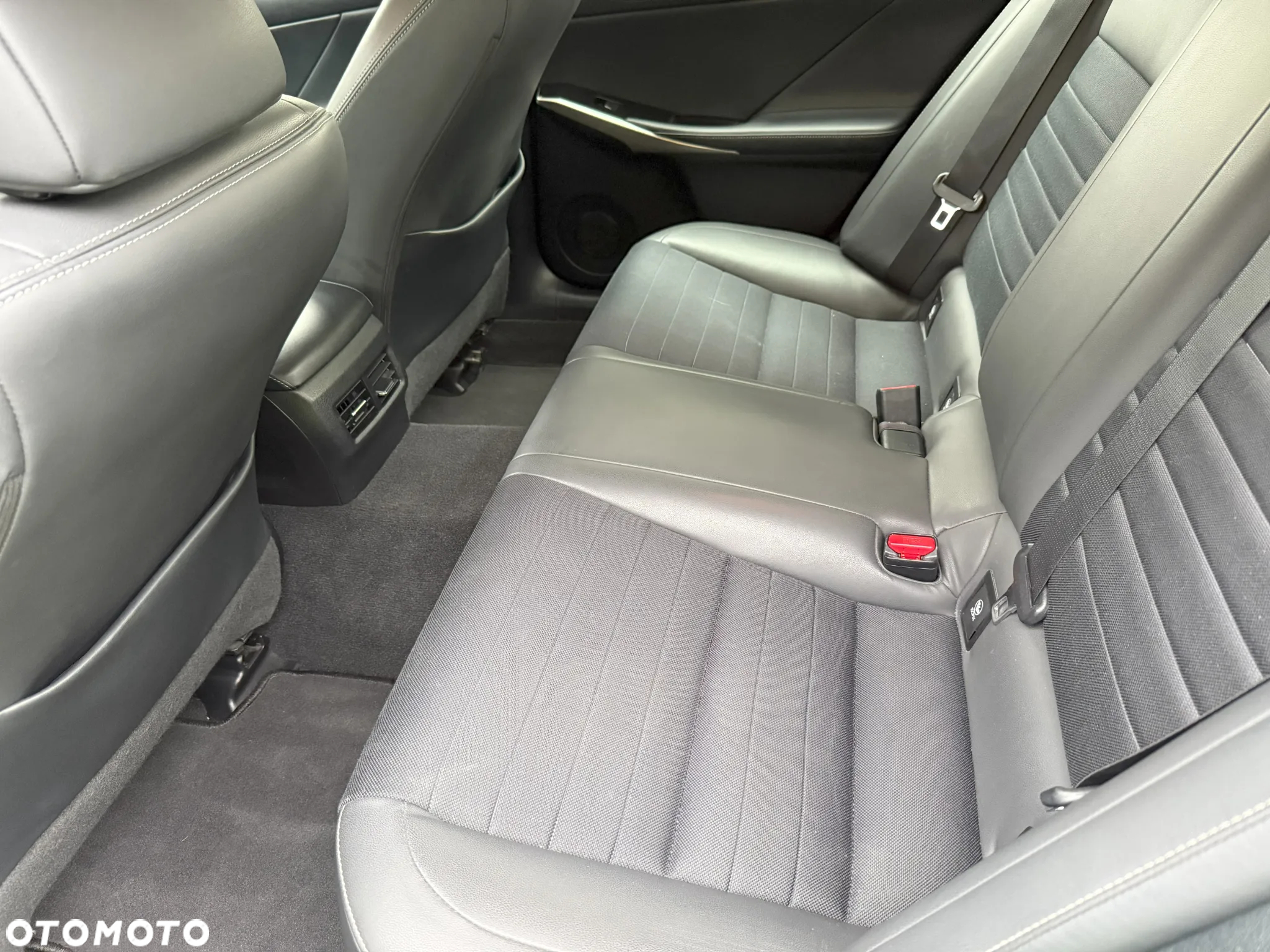 Lexus IS 300h Elite - 13