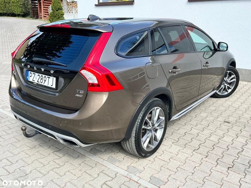 Volvo V60 Cross Country T5 AWD Summum - 34