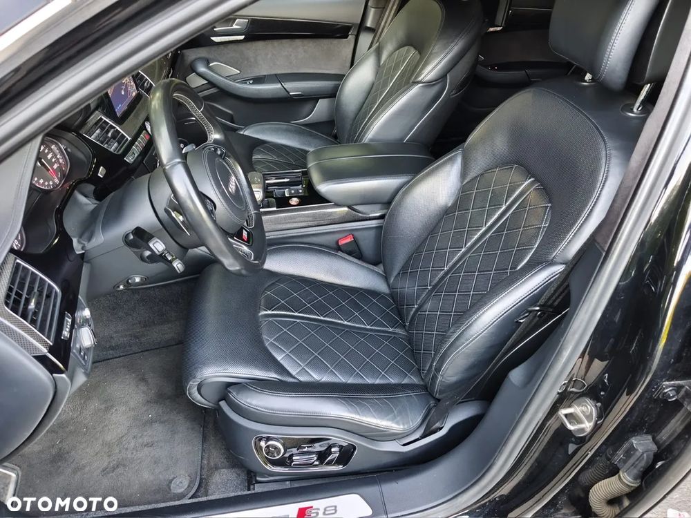 Audi S8 - 2