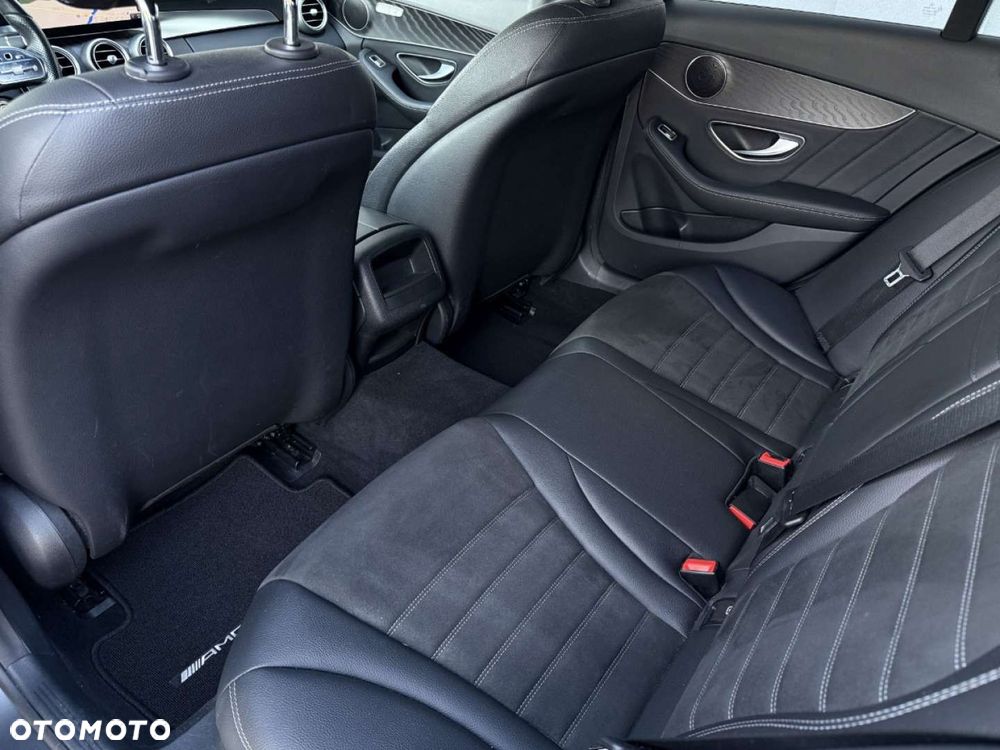 Mercedes-Benz Klasa C 180 9G-TRONIC AMG Line - 32