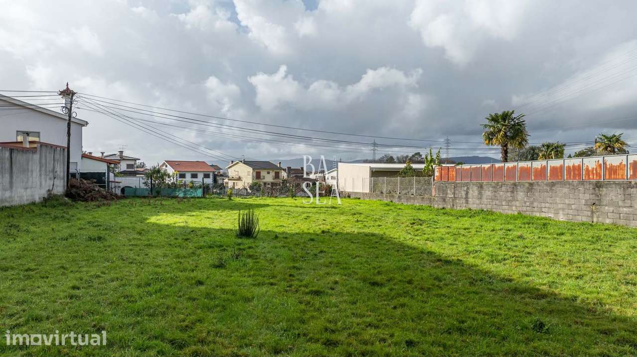 Lote de Terreno Urbano com 1.534m2 para construção de Moradia Individu - Grande imagem: 4/13