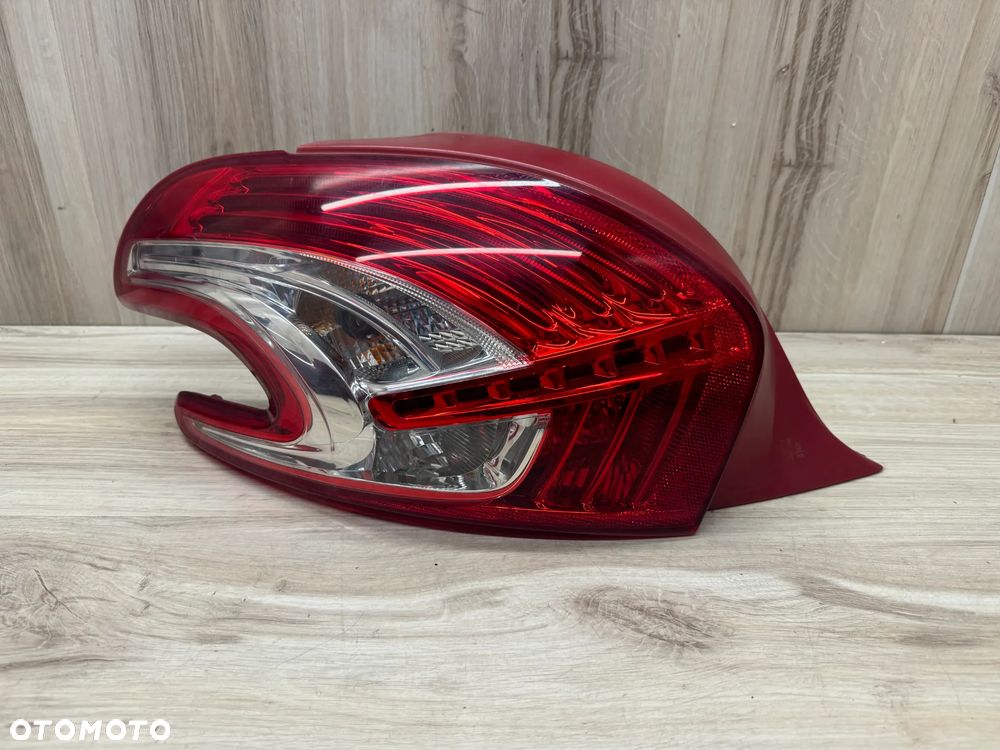 Lampa tylna lewa Peugeot 208 Europa - 1