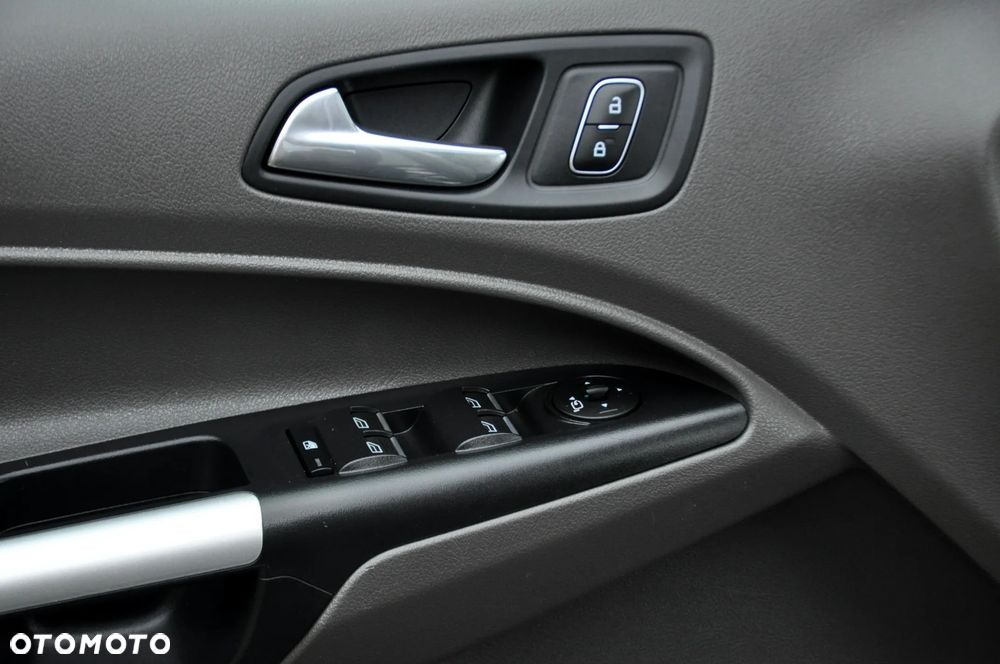 Ford Tourneo Connect - 32