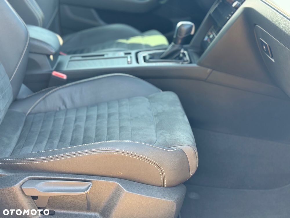 Volkswagen Passat 2.0 TDI EVO Elegance DSG - 23