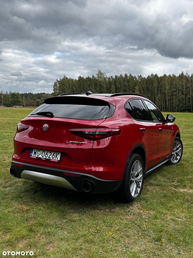 Alfa Romeo Stelvio 2.0 Turbo 16V AT8-Q4 Ti - 3
