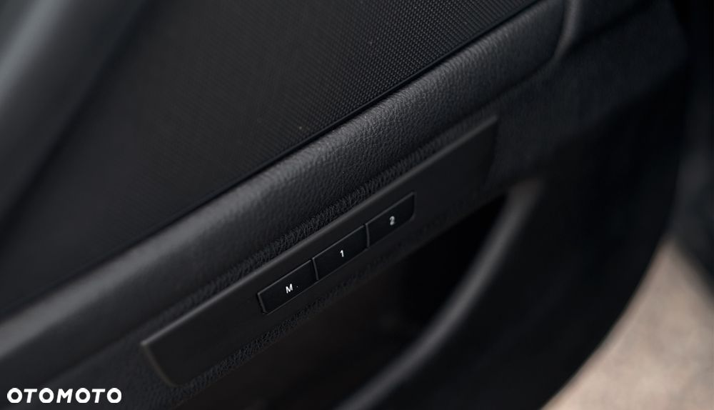 BMW Seria 5 528i - 24