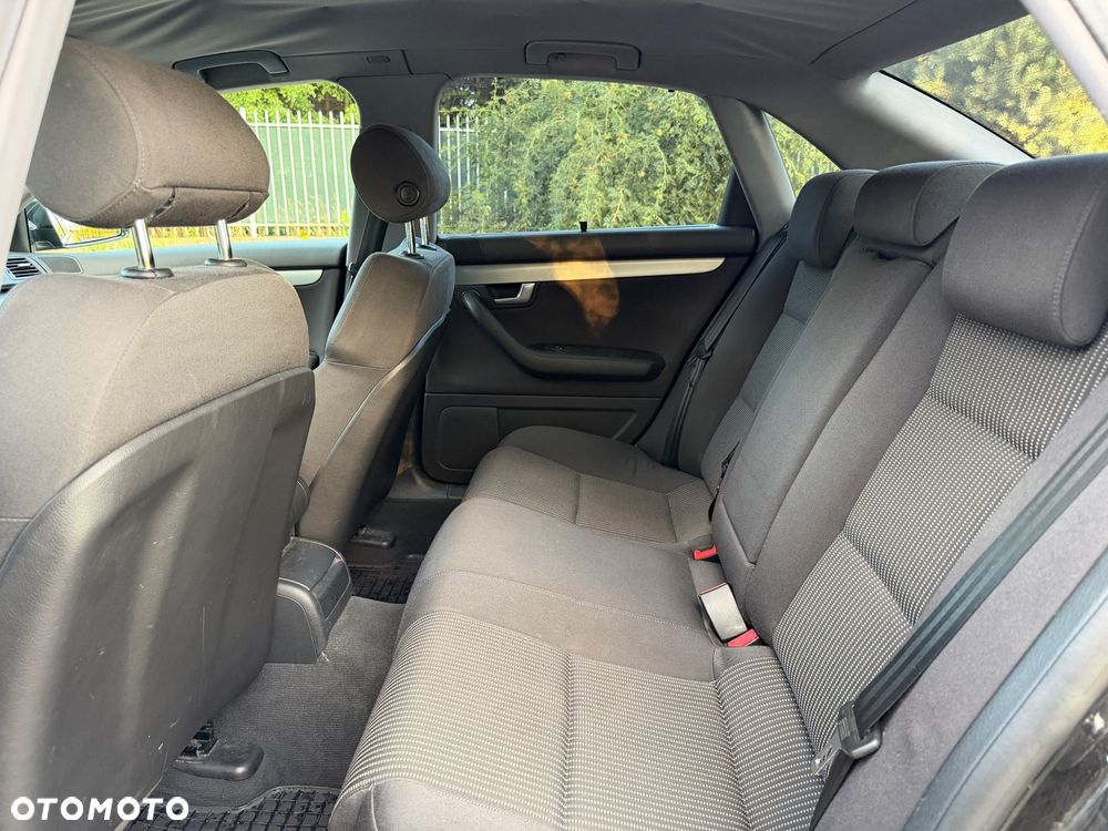 Audi A4 Limousine - 10