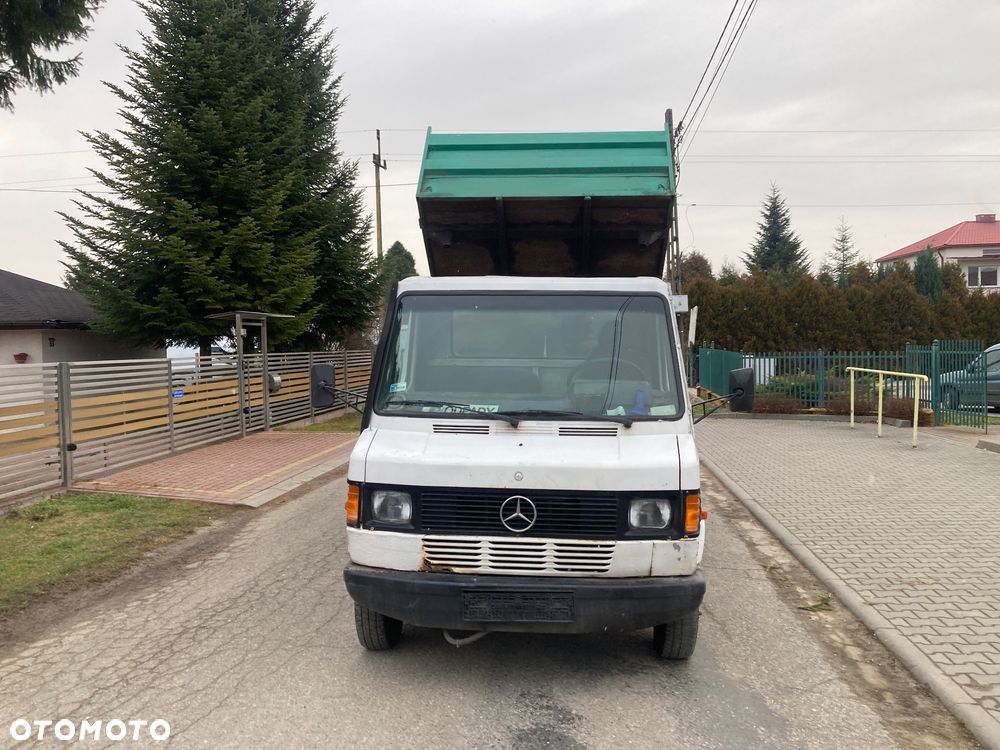 Mercedes-Benz 410 - 2