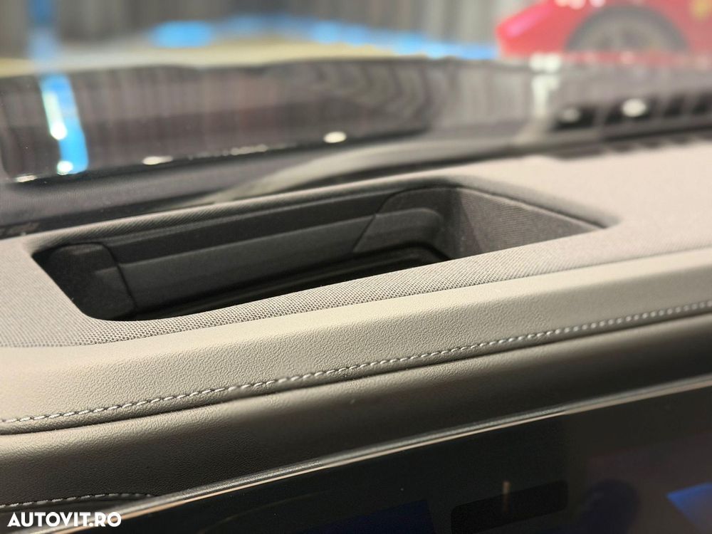 BMW Seria 7 740d xDrive MHEV - 28