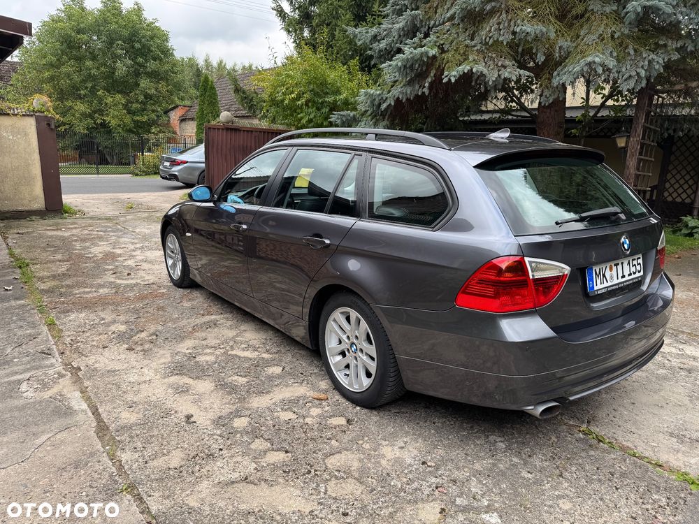 BMW Seria 3 318i Touring - 10