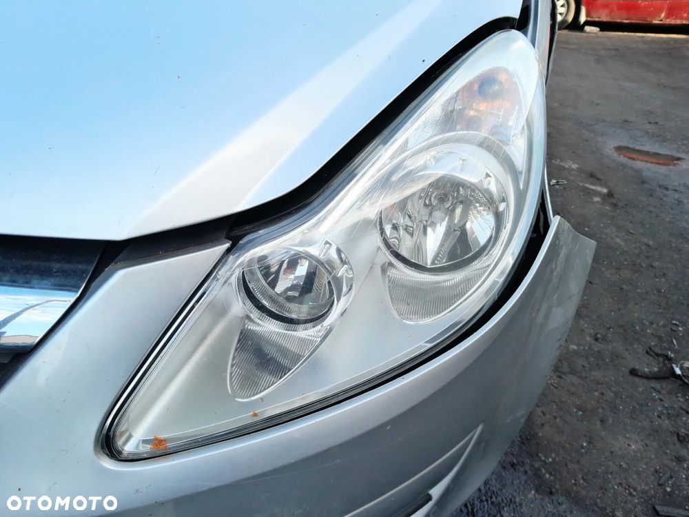 Lampa przednia lewa OPEL Corsa D 06-11r. Europa - 2