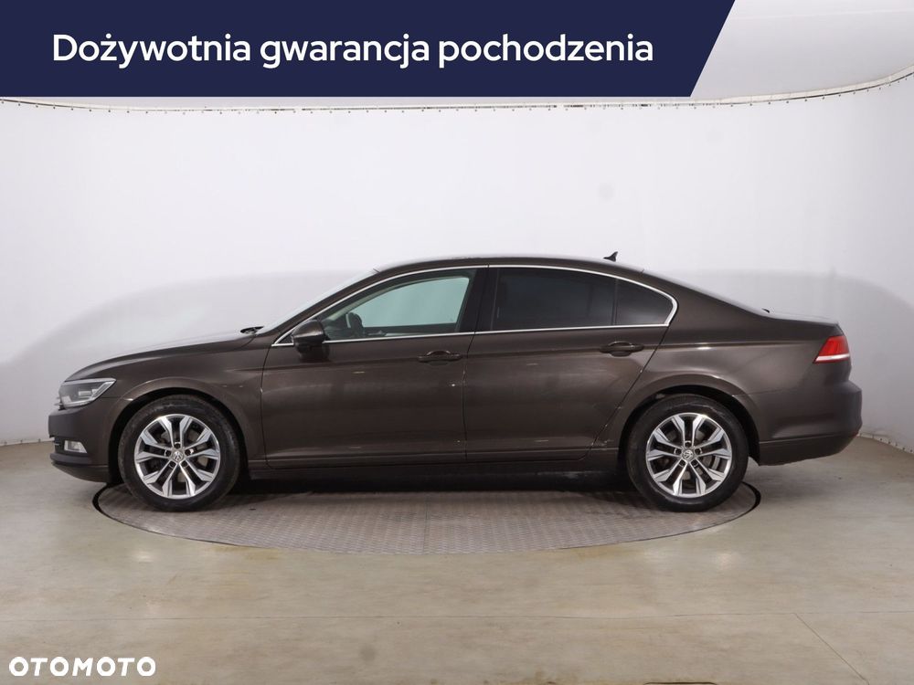 Volkswagen Passat - 4