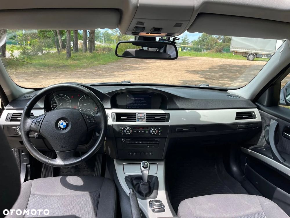 BMW Seria 3 320i - 3