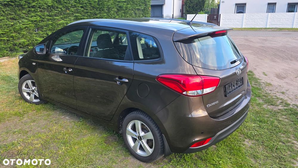 Kia Carens - 4