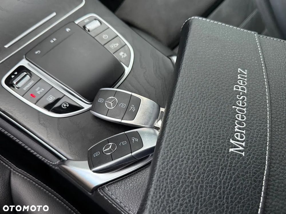 Mercedes-Benz GLC 200 d 4Matic 9G-TRONIC AMG Line Plus - 24