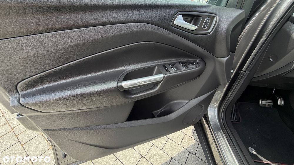 Ford Kuga 2.0 TDCi 2x4 ST-Line - 17