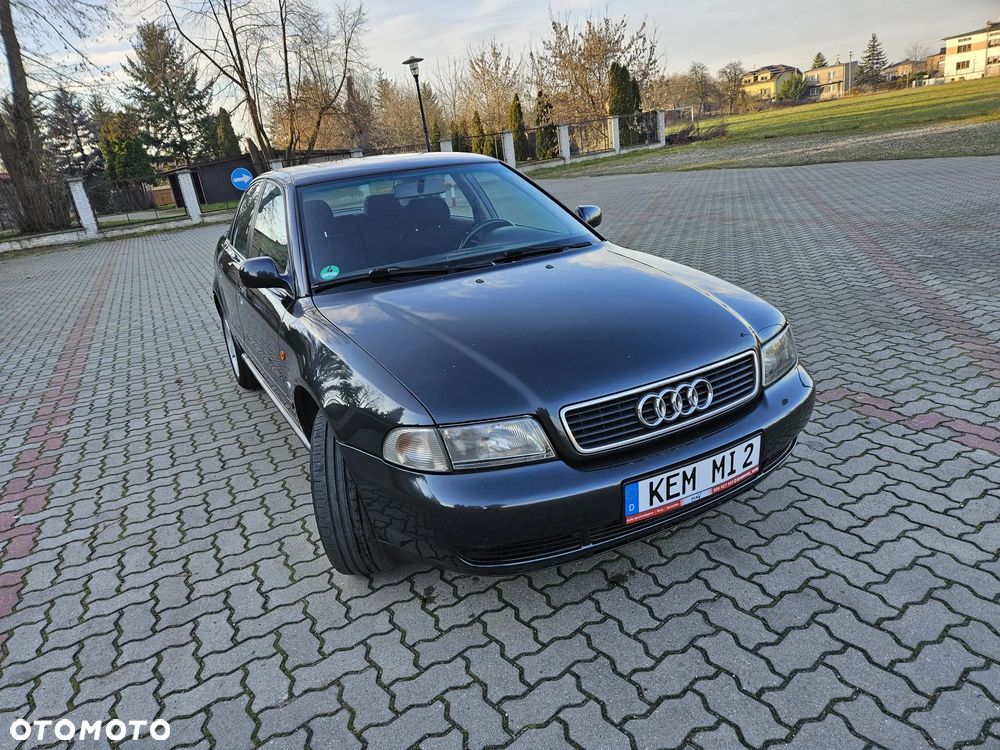 Audi A4 Limousine 2.6 - 3