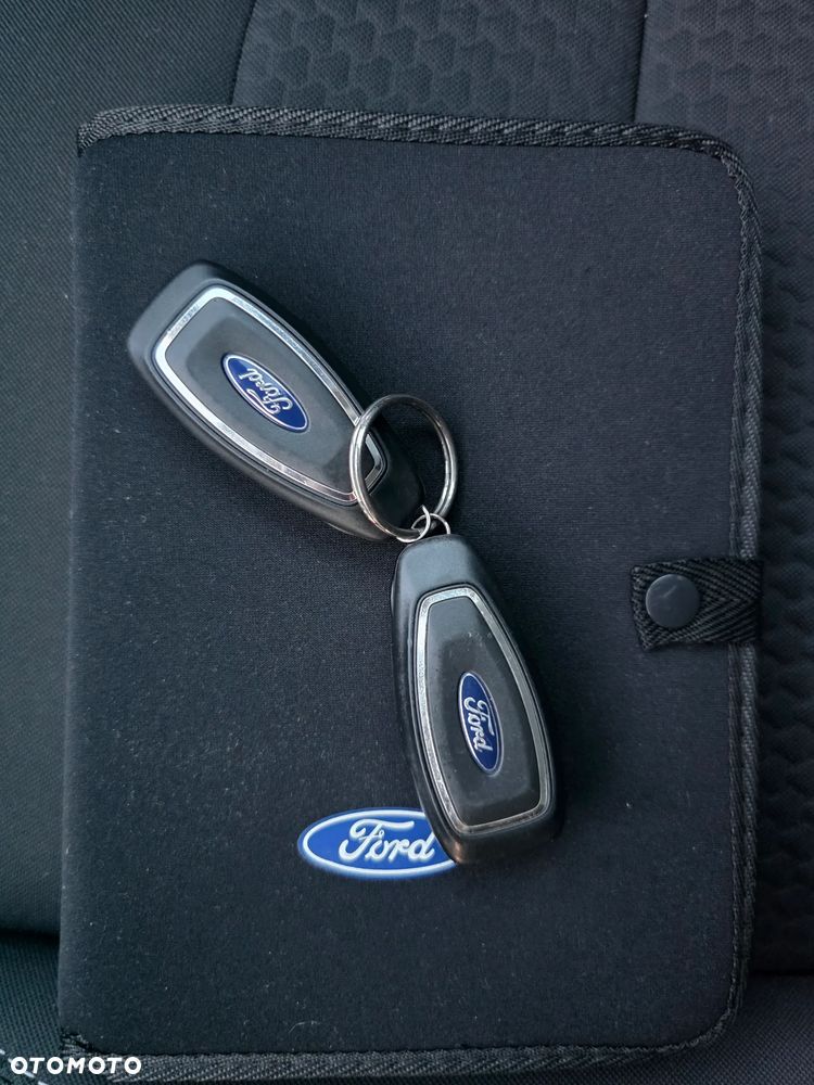 Ford Kuga 1.5 EcoBoost 2x4 Titanium - 28