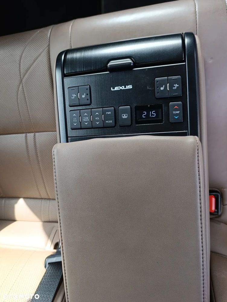 Lexus ES 300h Omotenashi - 21