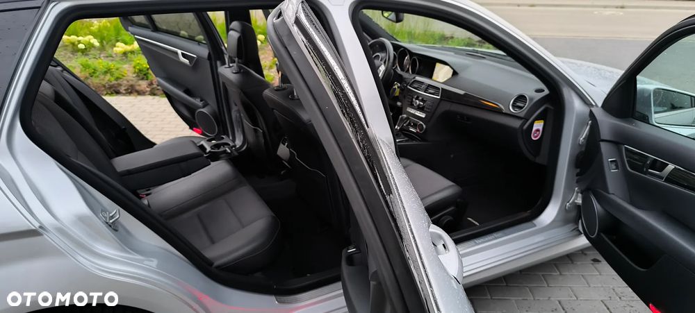 Mercedes-Benz Klasa C 220 CDI DPF Automatik Avantgarde - 33