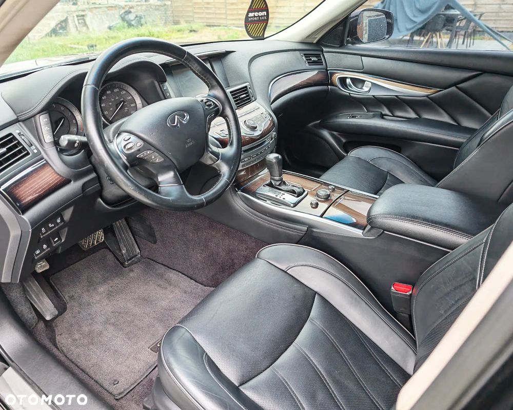 Infiniti Q70 - 26