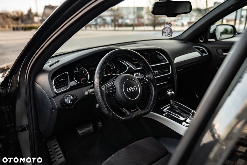 Audi RS4 Avant Avant S tronic - 13