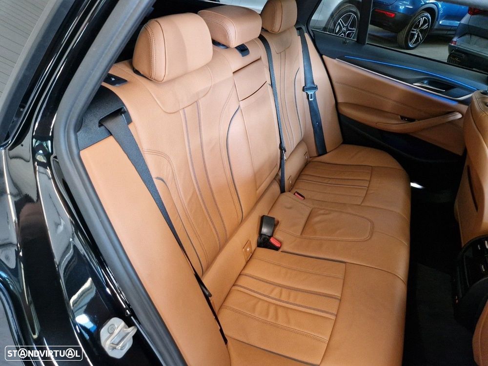 BMW 530 e Pack Desportivo M - 2