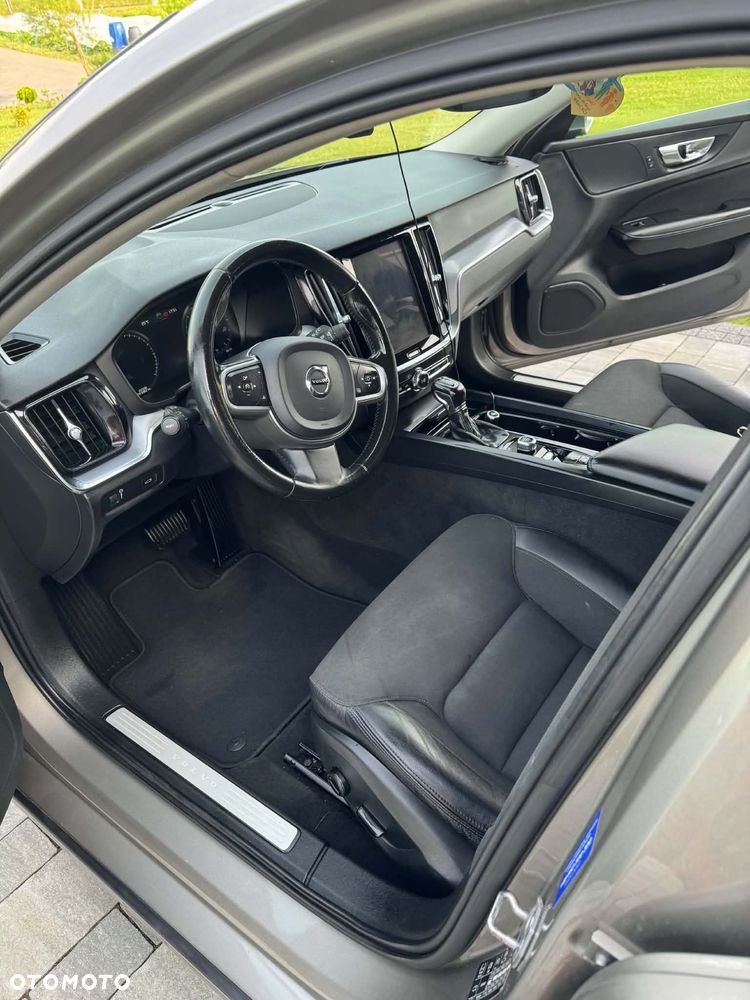 Volvo V60 D3 AWD Momentum - 8