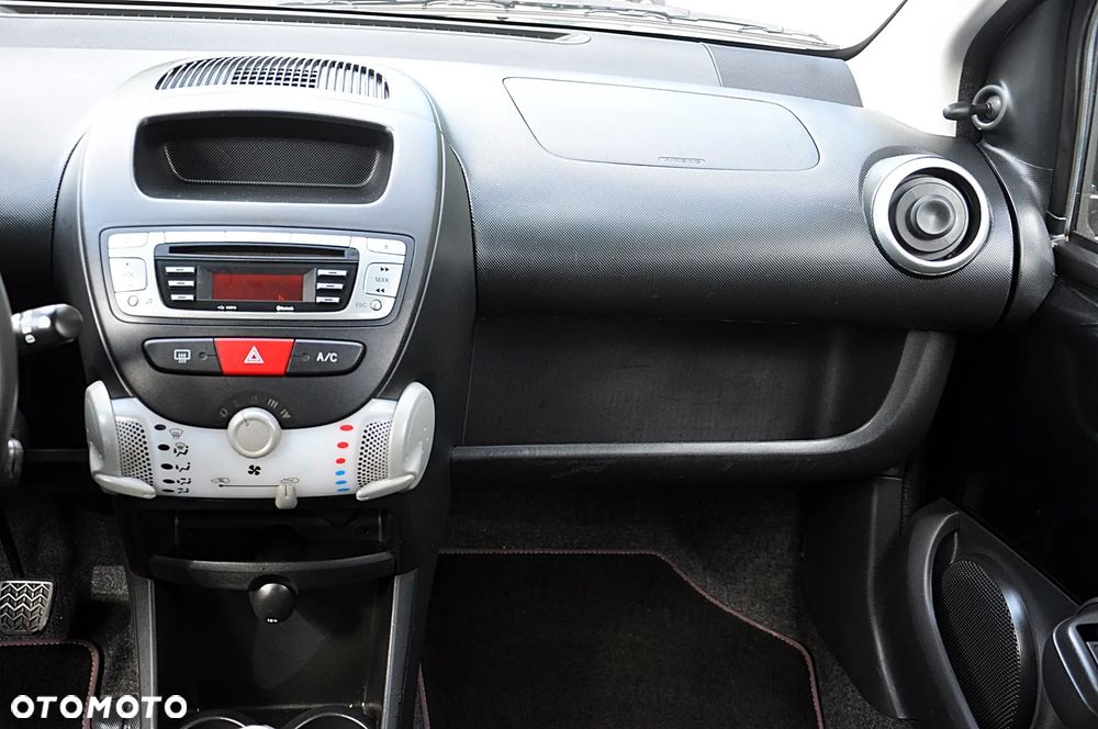 Peugeot 107 (70) 68 envy - 19