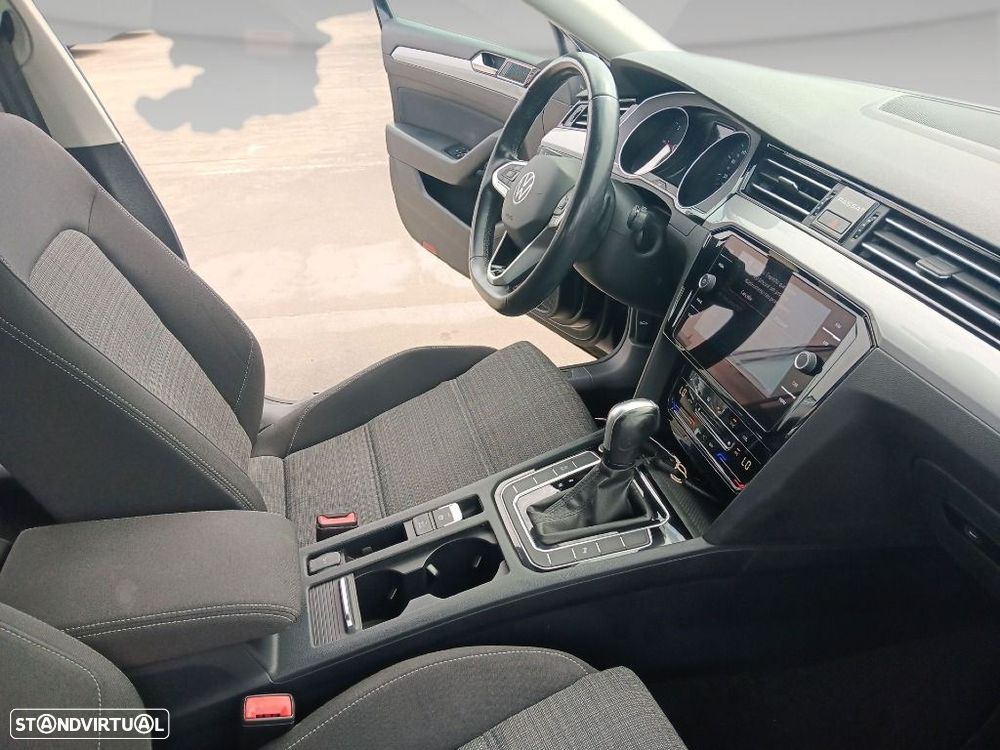 VW Passat Variant 2.0 TDI Business DSG - 16