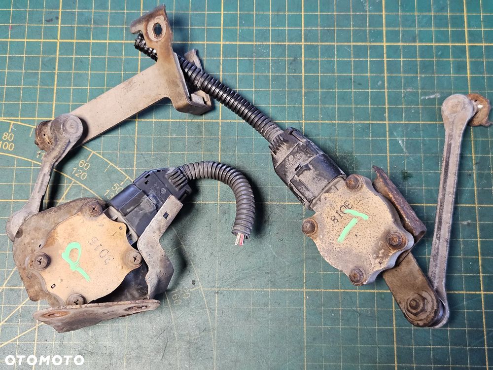 Toyota Avensis T25 II  04-08  czujnik poziomowania lamp zawieszenia przód
