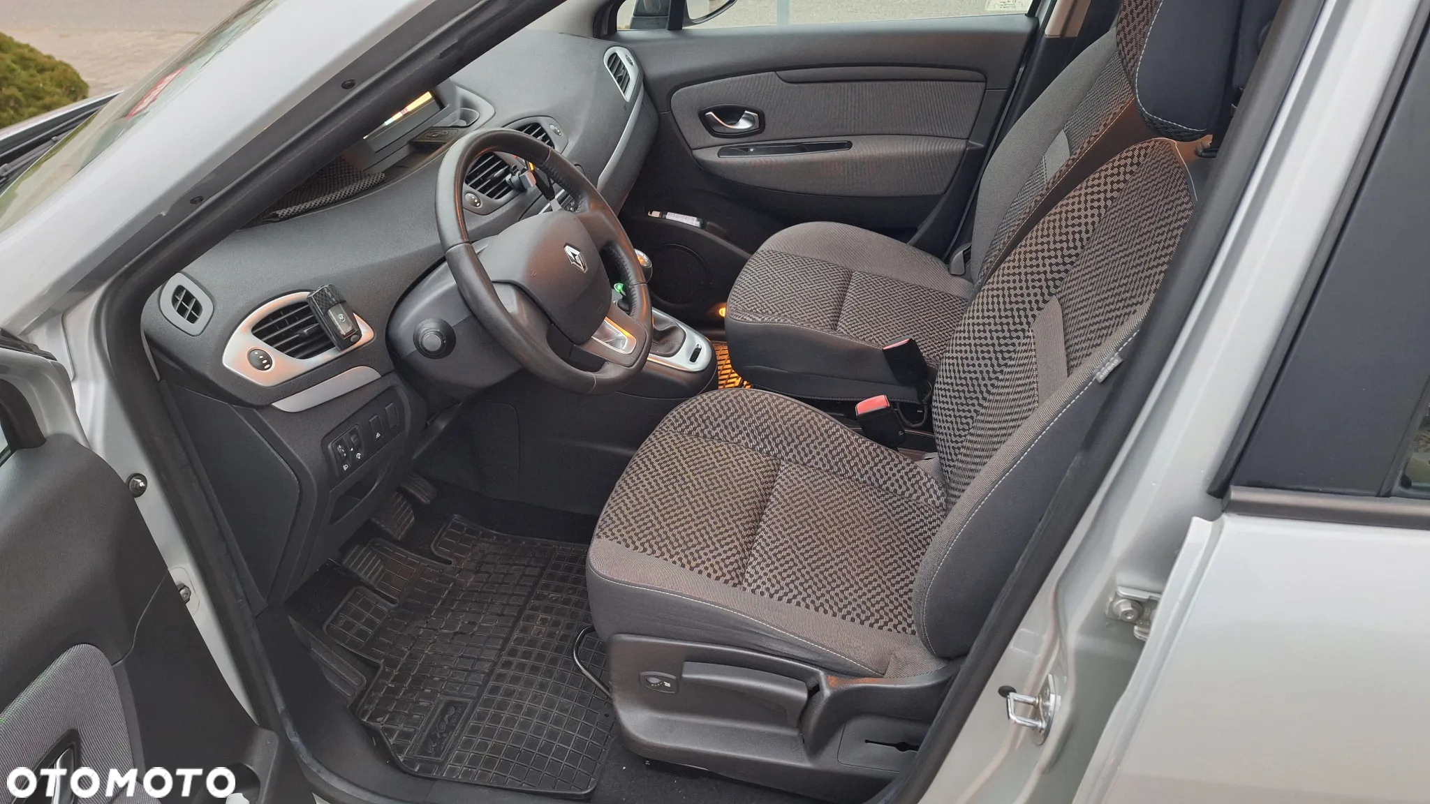 Renault Scenic 1.5 dCi Authentique - 6
