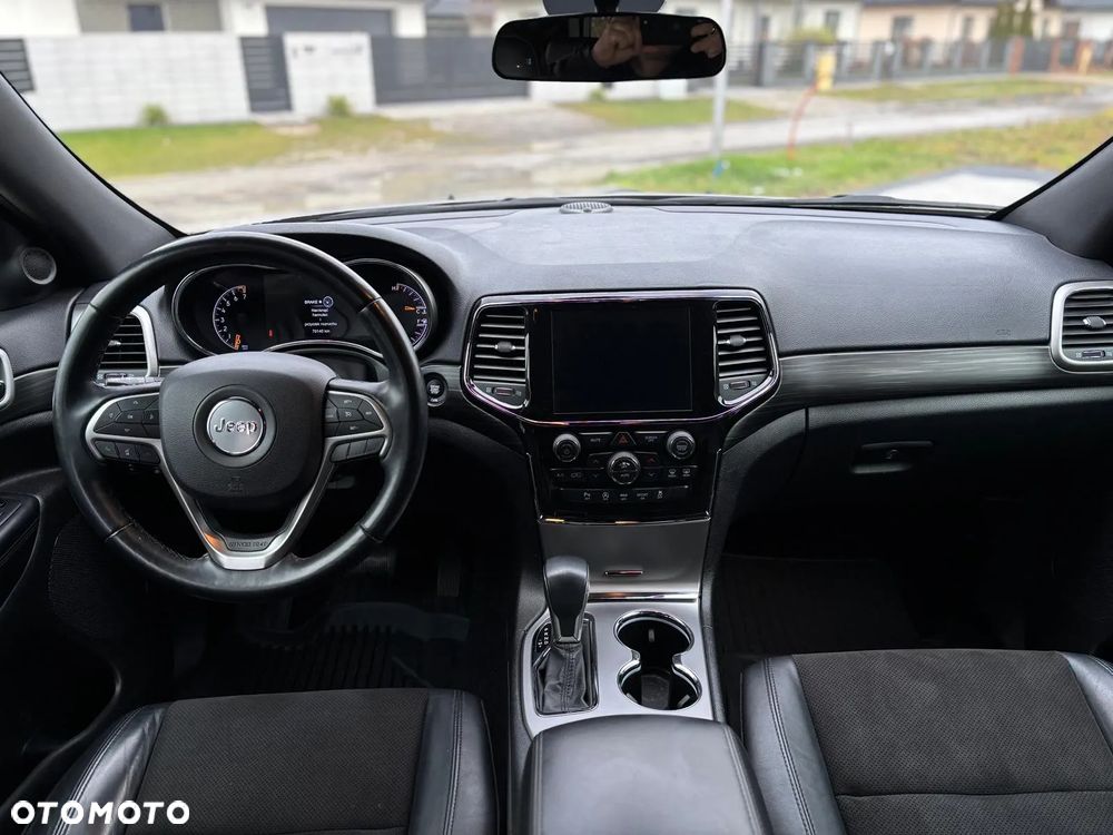 Jeep Grand Cherokee - 35