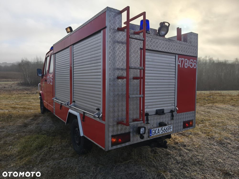 Mercedes-Benz 207 D - 6