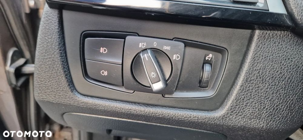 BMW Seria 3 318d DPF Edition Sport - 17