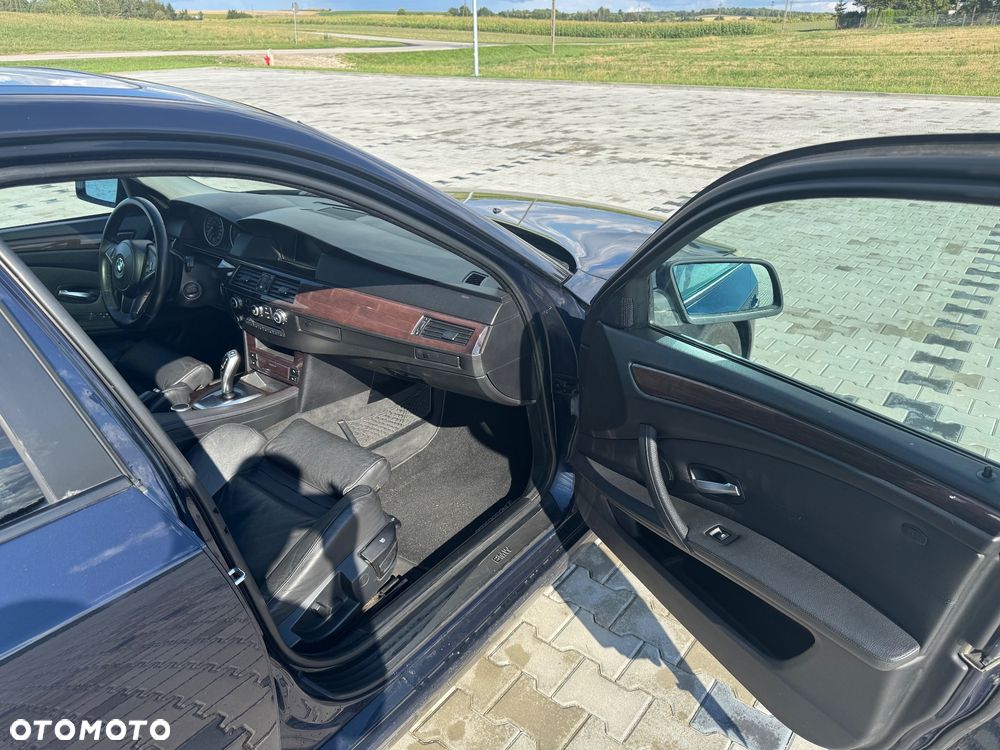BMW Seria 5 525d - 9