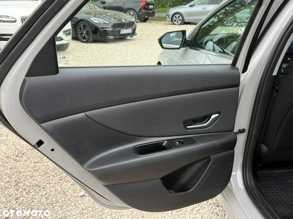 Hyundai Elantra 1.6 Smart CVT - 16
