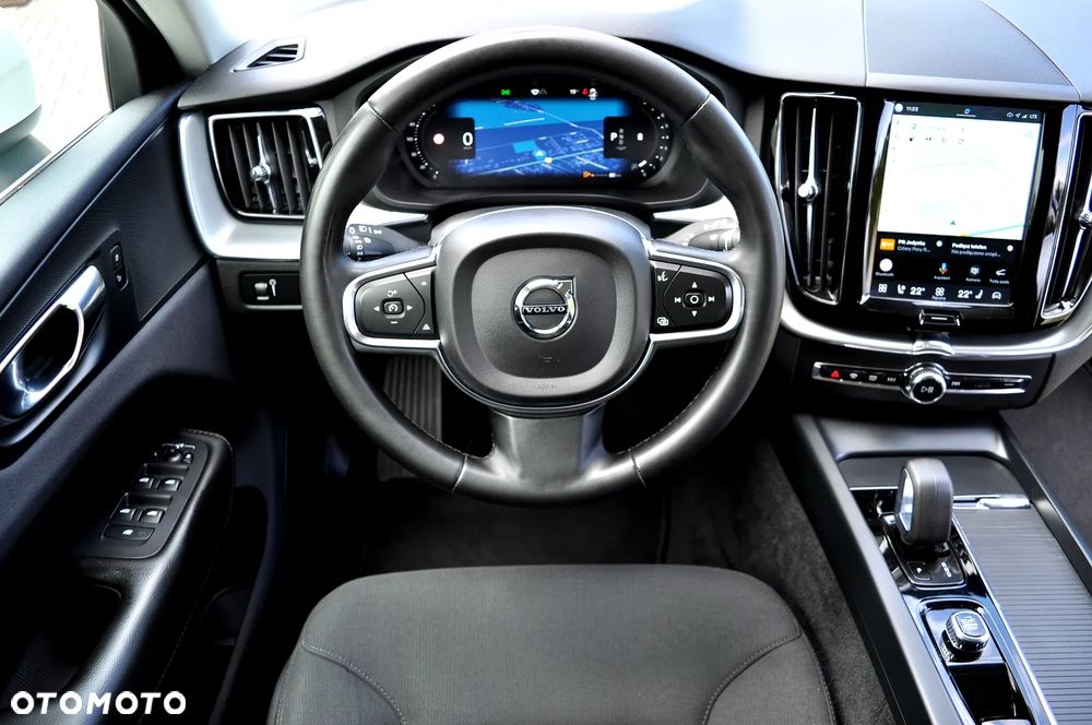Volvo XC 60 B4 B Geartronic Momentum Pro - 24