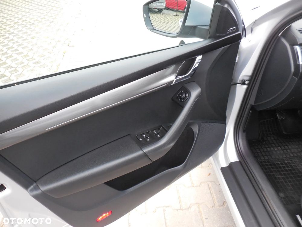 Skoda Octavia Combi 2.0 TDI Sportline - 18