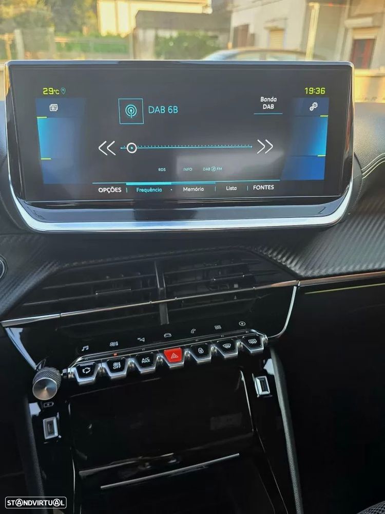Peugeot e-2008 50 kWh Allure - 23