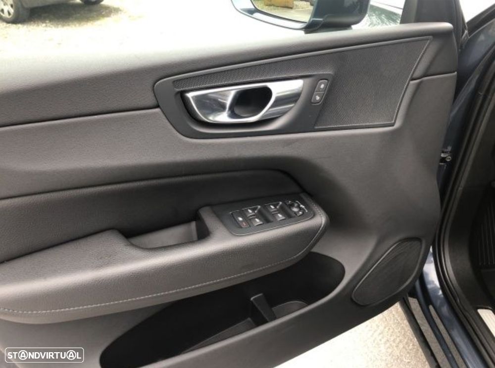 Volvo XC 40 D4 AWD Geartronic Momentum - 10
